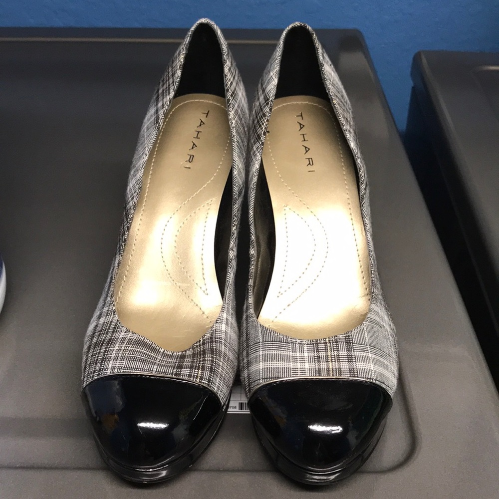 Tahari size 6.5 heels